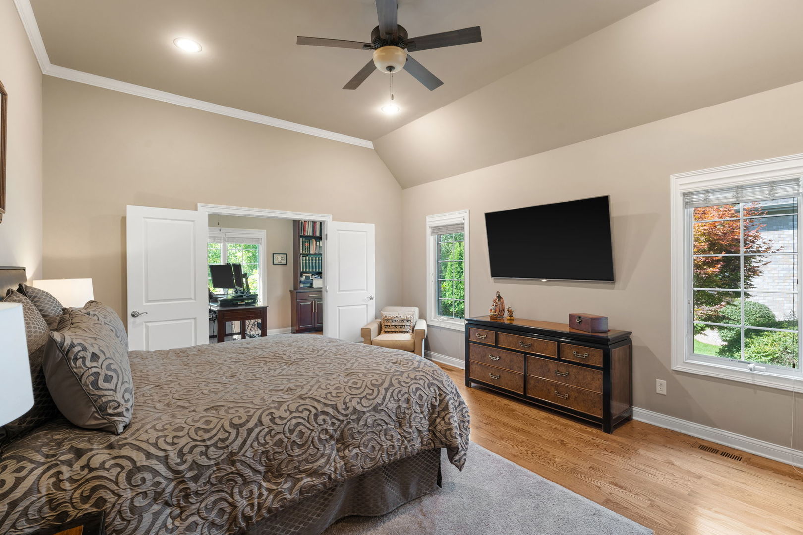 1106 Kensington Court, Schererville, IN 46375
