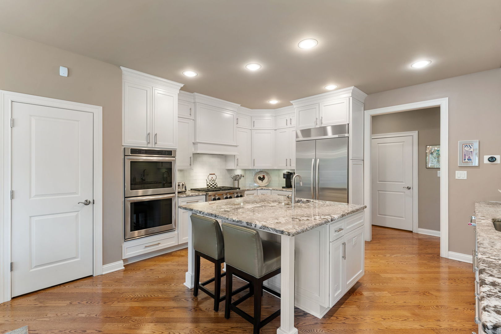 1106 Kensington Court, Schererville, IN 46375