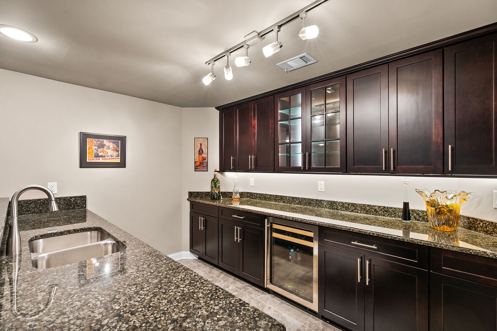 1106 Kensington Court, Schererville, IN 46375