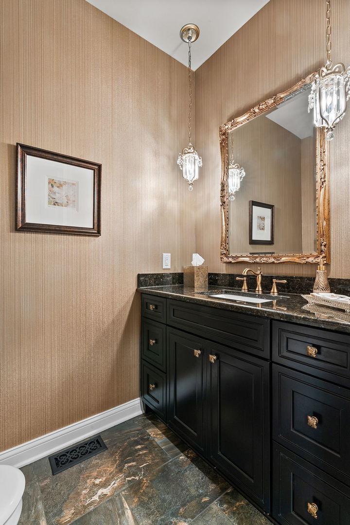 1106 Kensington Court, Schererville, IN 46375