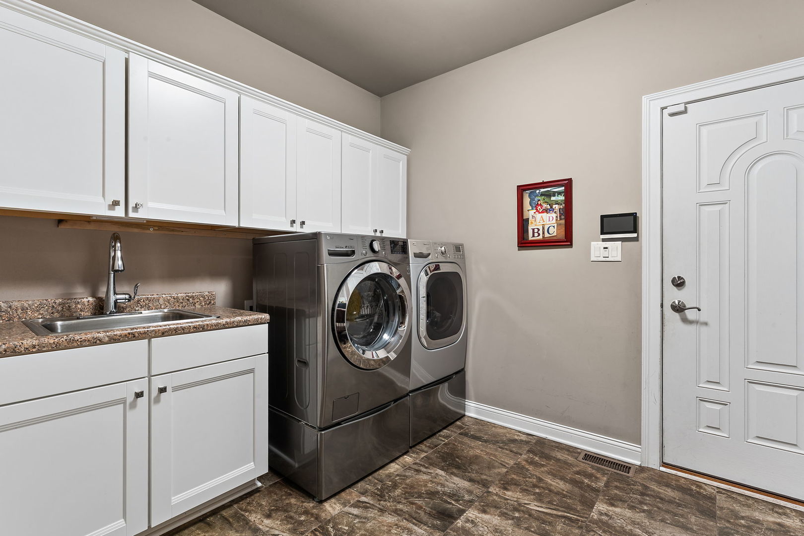 1106 Kensington Court, Schererville, IN 46375