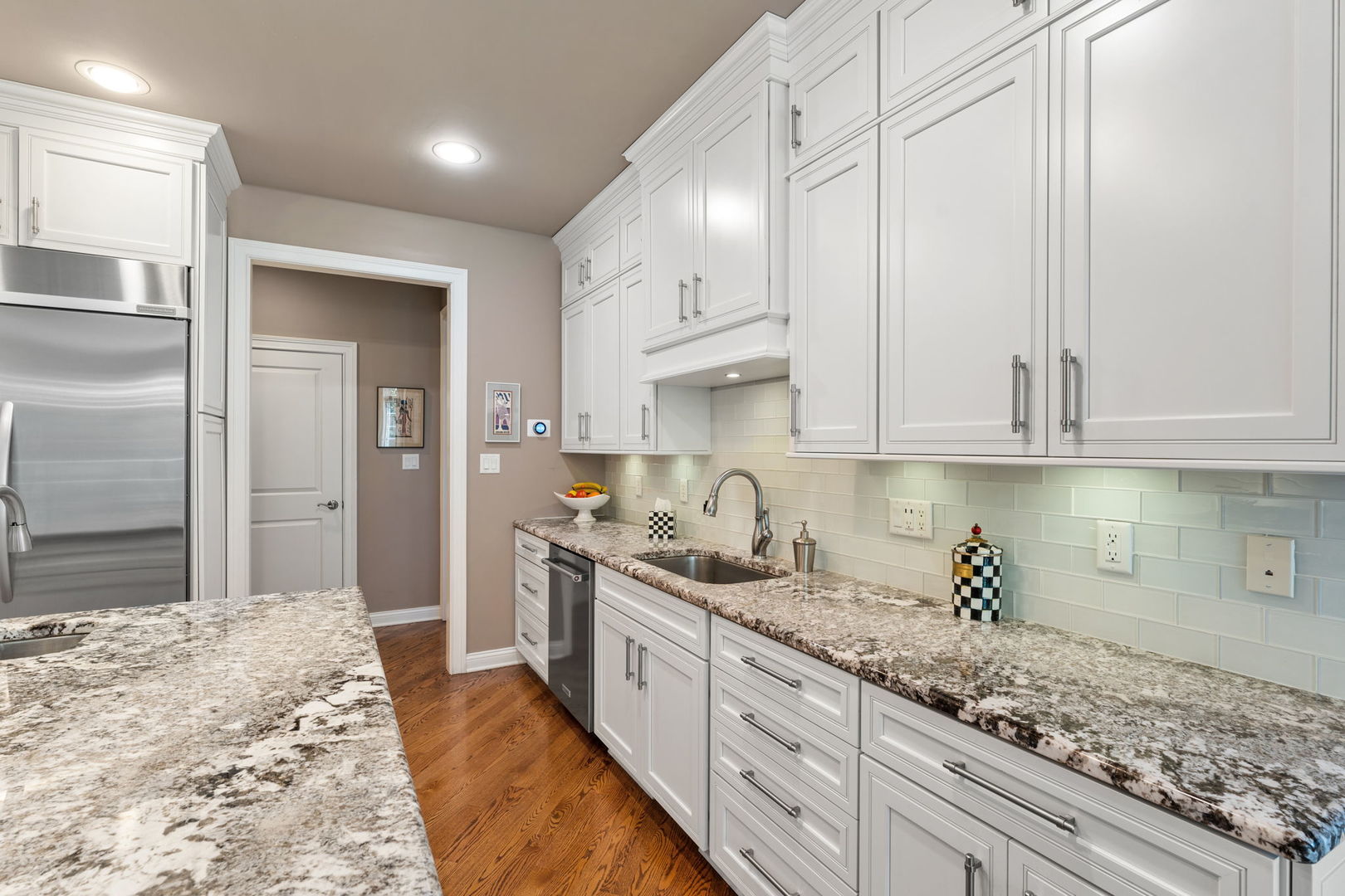 1106 Kensington Court, Schererville, IN 46375