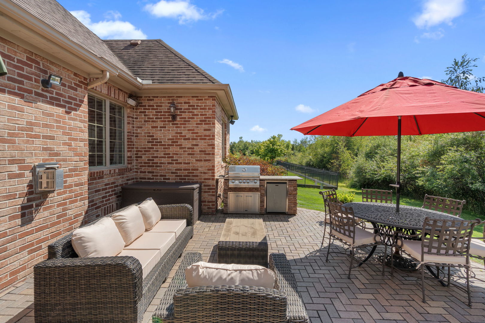 1106 Kensington Court, Schererville, IN 46375