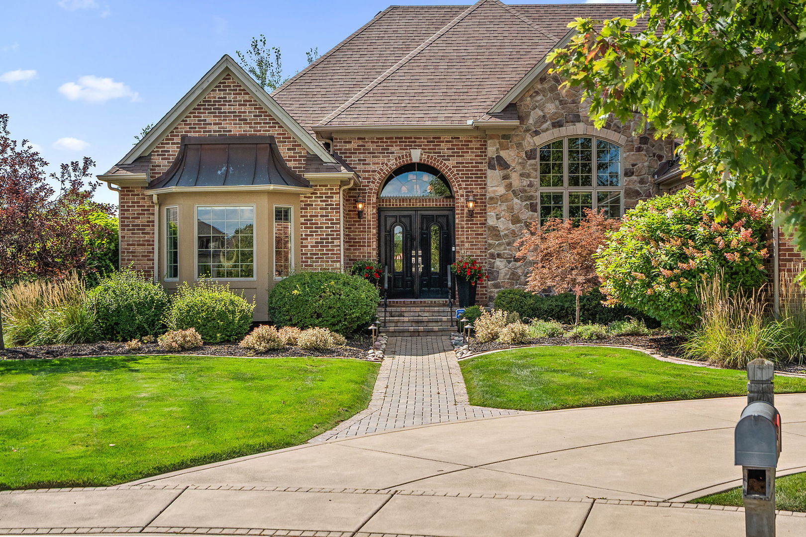 1106 Kensington Court, Schererville, IN 46375