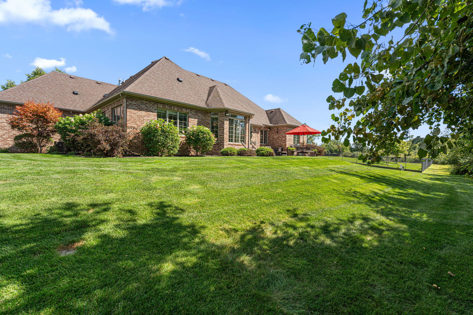 1106 Kensington Court, Schererville, IN 46375
