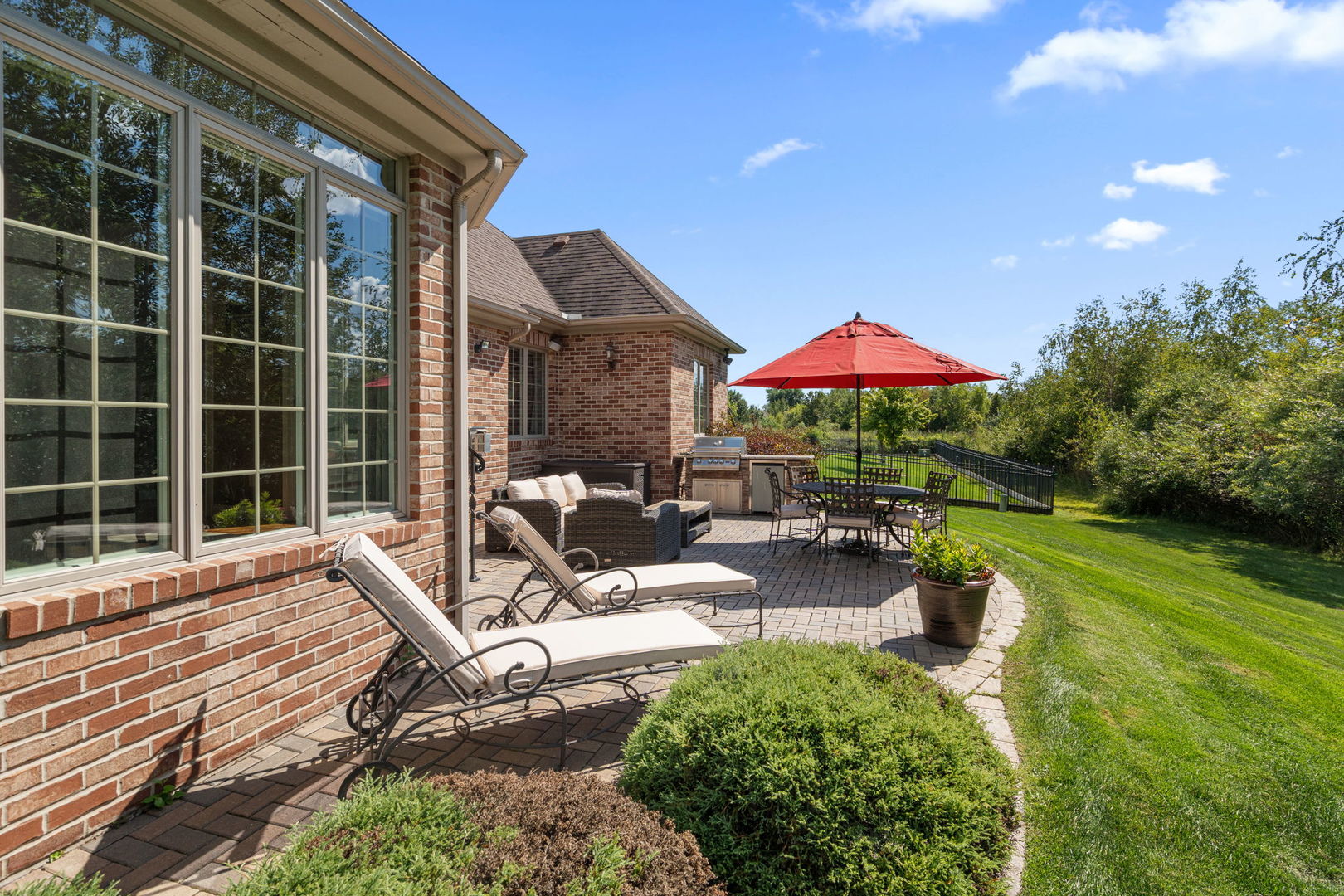 1106 Kensington Court, Schererville, IN 46375