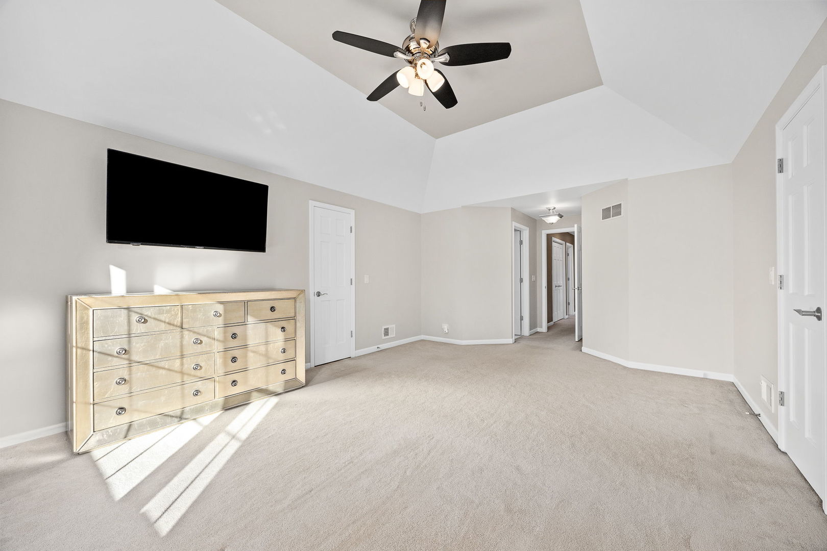 912 Middleton Avenue, Lisle, IL 60532