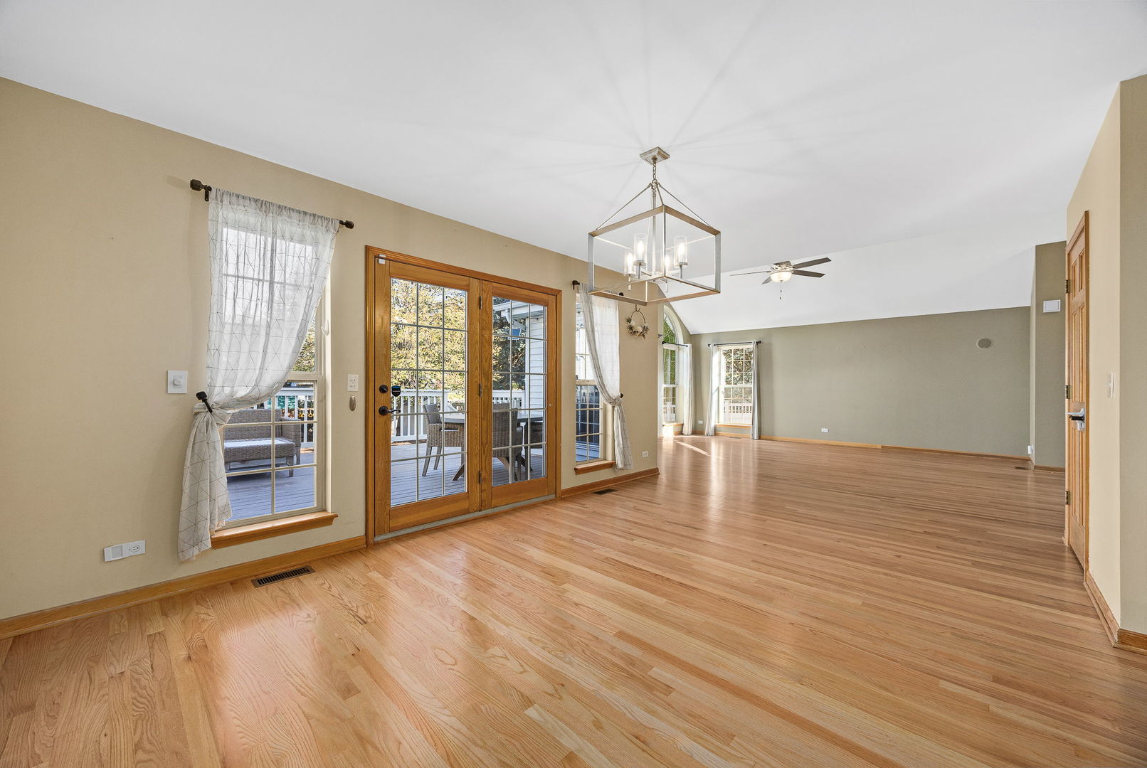 912 Middleton Avenue, Lisle, IL 60532