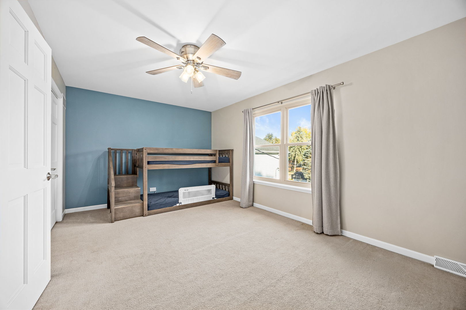 912 Middleton Avenue, Lisle, IL 60532