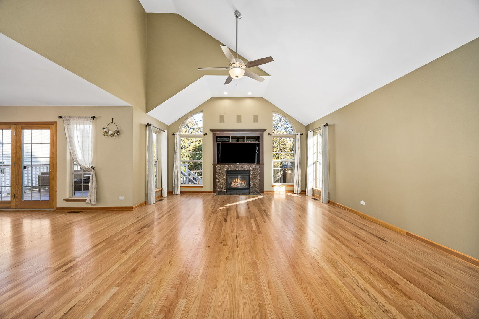 912 Middleton Avenue, Lisle, IL 60532