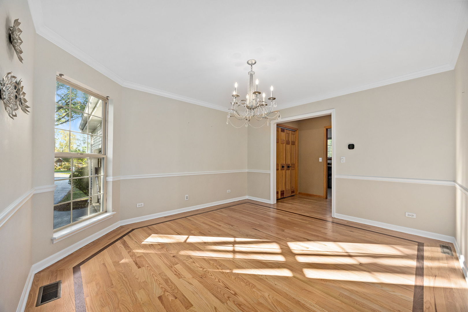 912 Middleton Avenue, Lisle, IL 60532