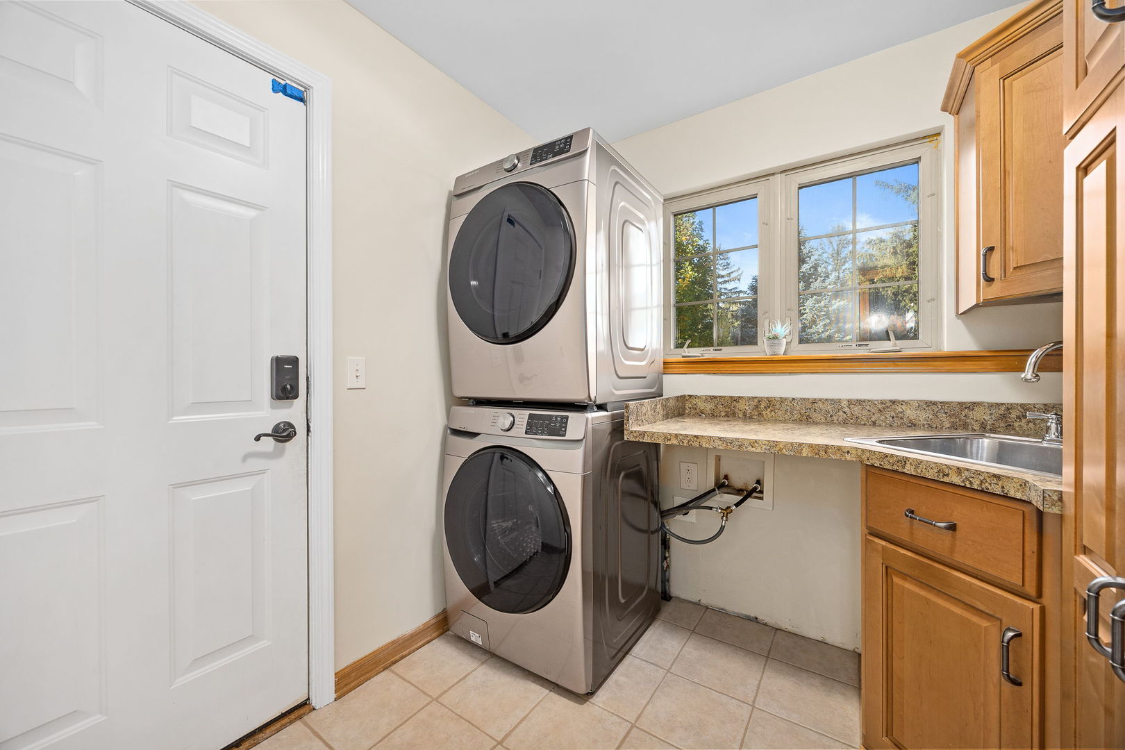 912 Middleton Avenue, Lisle, IL 60532