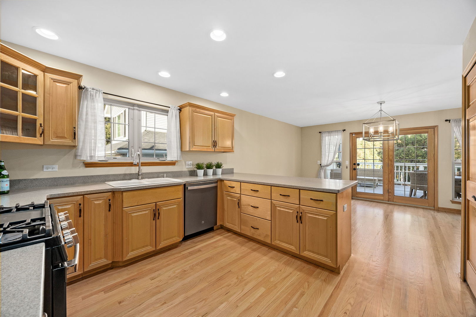 912 Middleton Avenue, Lisle, IL 60532