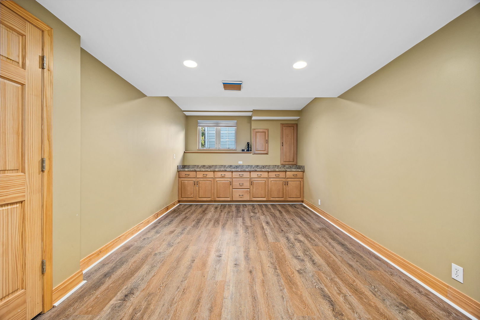 912 Middleton Avenue, Lisle, IL 60532