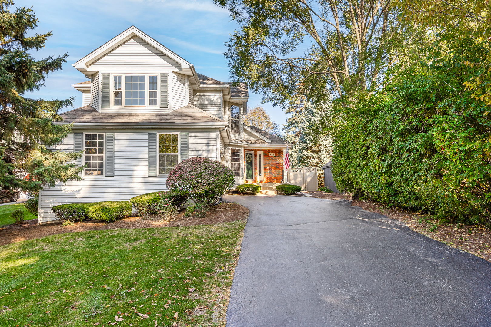 912 Middleton Avenue, Lisle, IL 60532