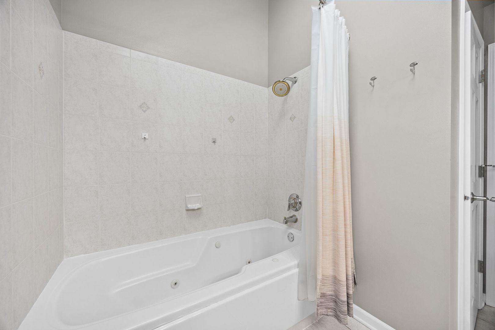 912 Middleton Avenue, Lisle, IL 60532