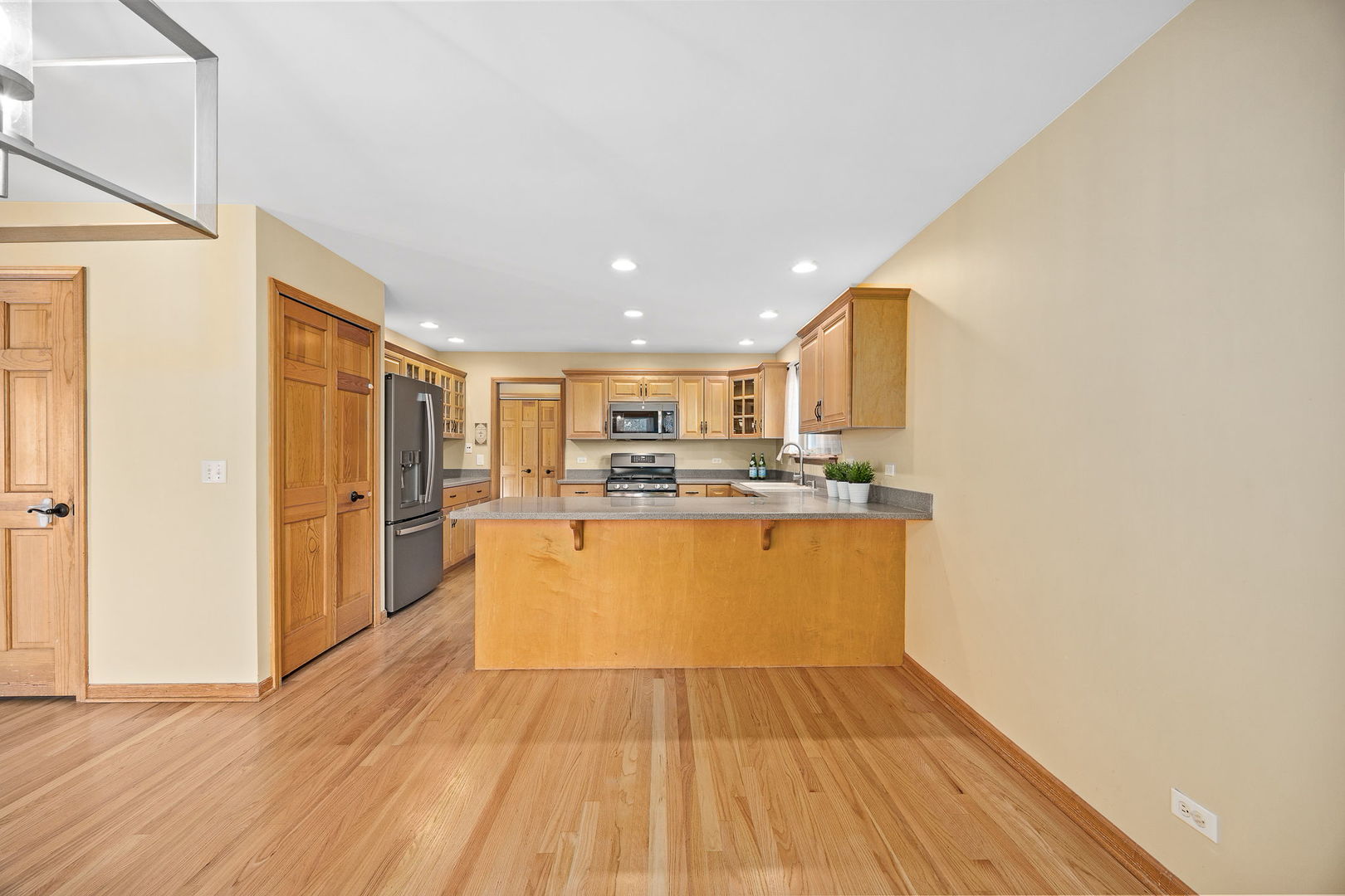 912 Middleton Avenue, Lisle, IL 60532