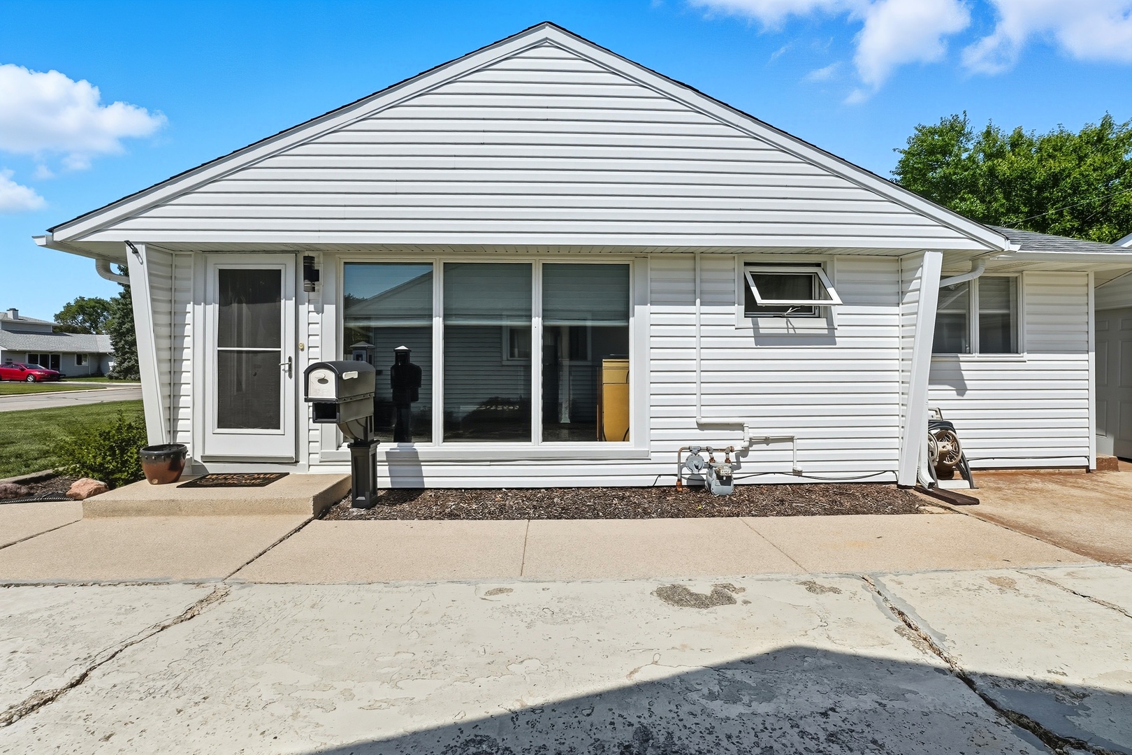 8755 S Corcoran Road, Hometown, IL 60456