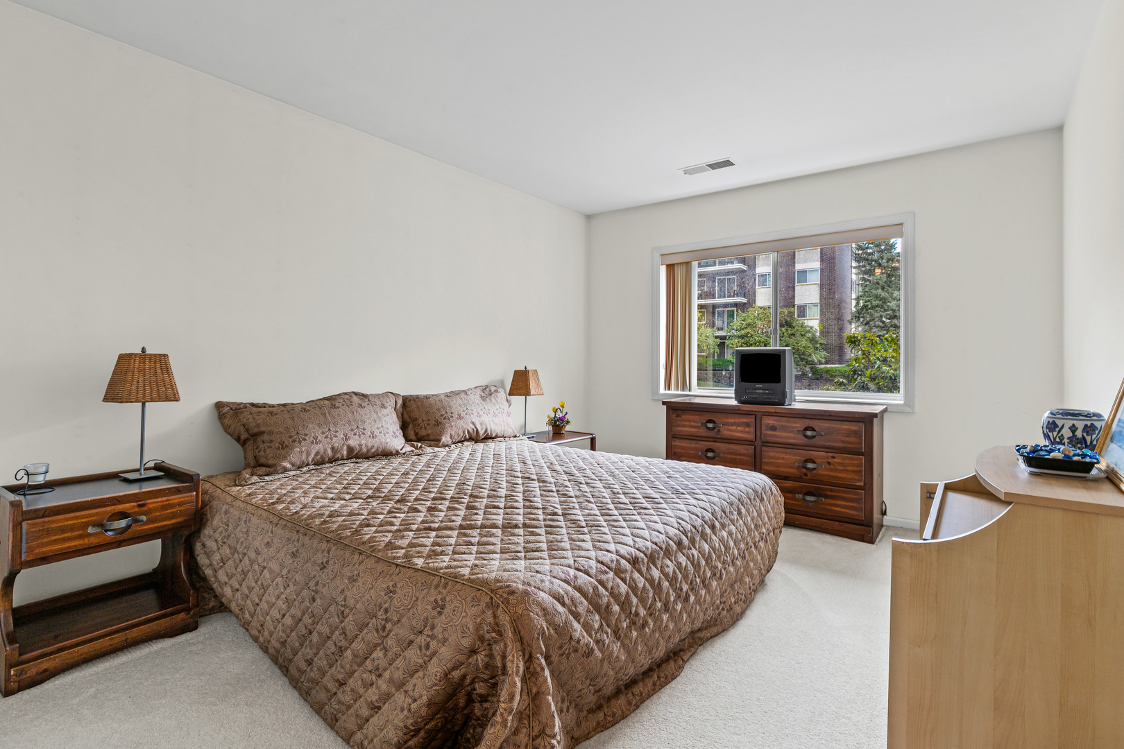 9529 Bronx Avenue #102, Skokie, IL 60077
