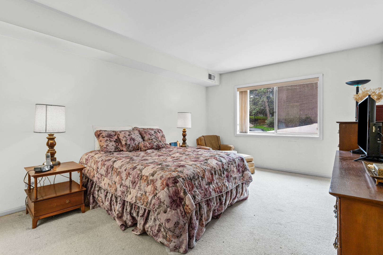 9529 Bronx Avenue #102, Skokie, IL 60077