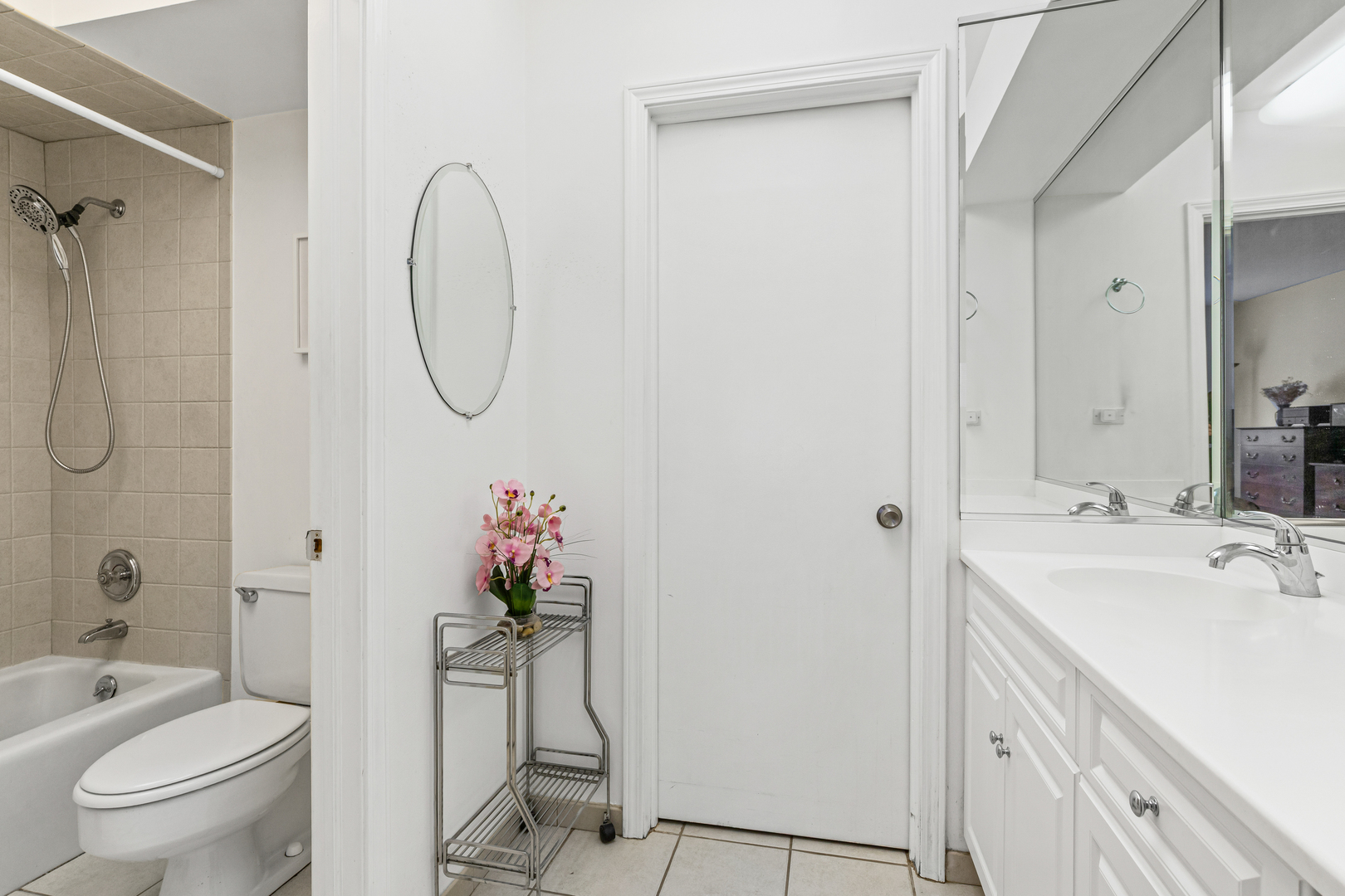 9529 Bronx Avenue #102, Skokie, IL 60077