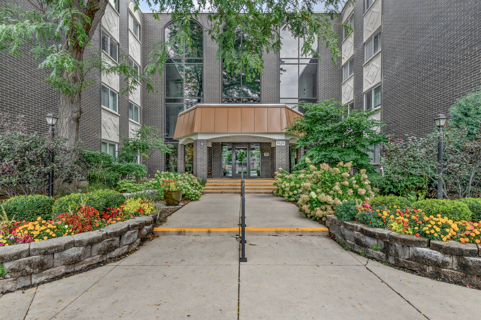 9529 Bronx Avenue #102, Skokie, IL 60077