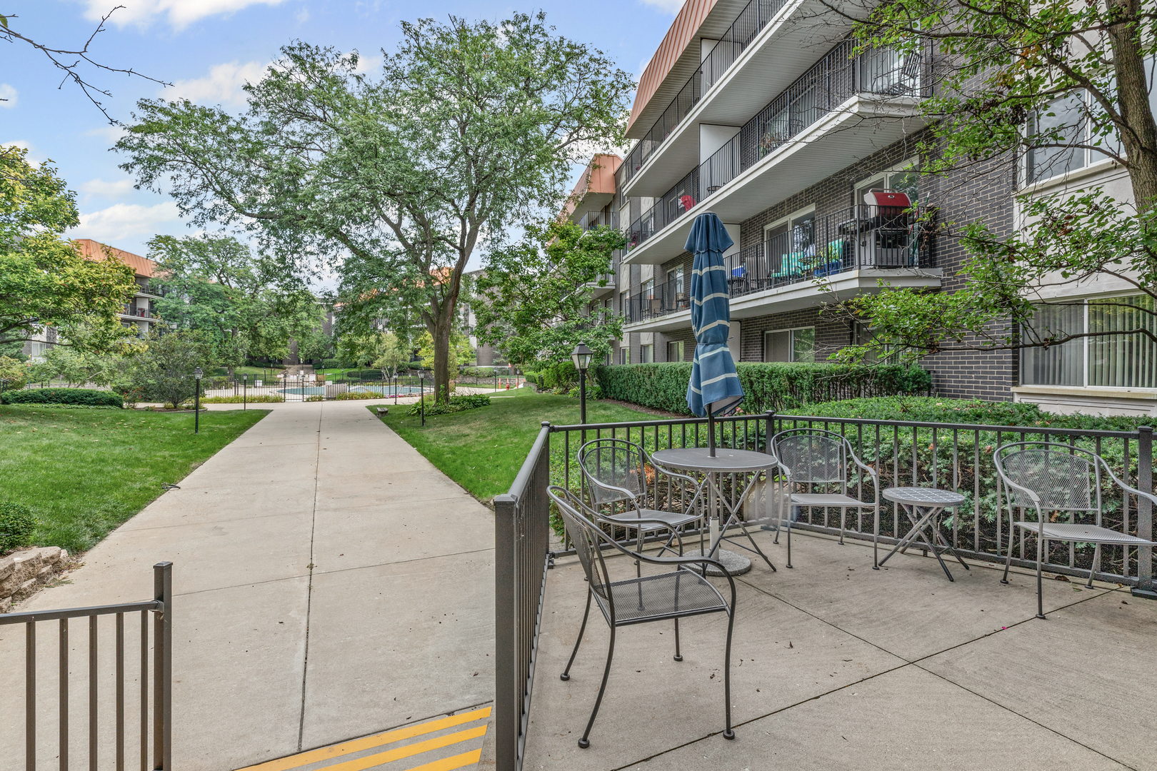 9529 Bronx Avenue #102, Skokie, IL 60077
