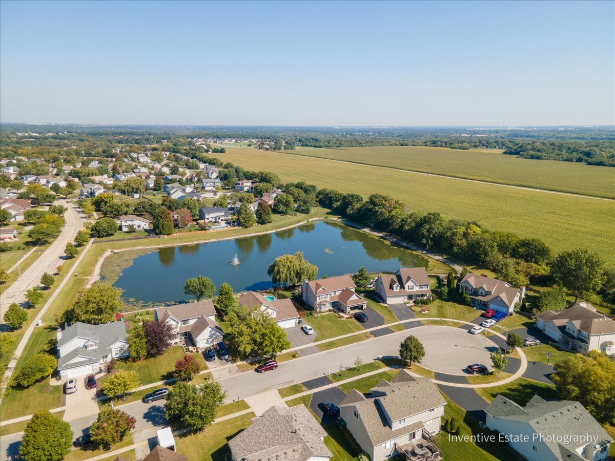 26201 W Winding Oak Court, Channahon, IL 60410