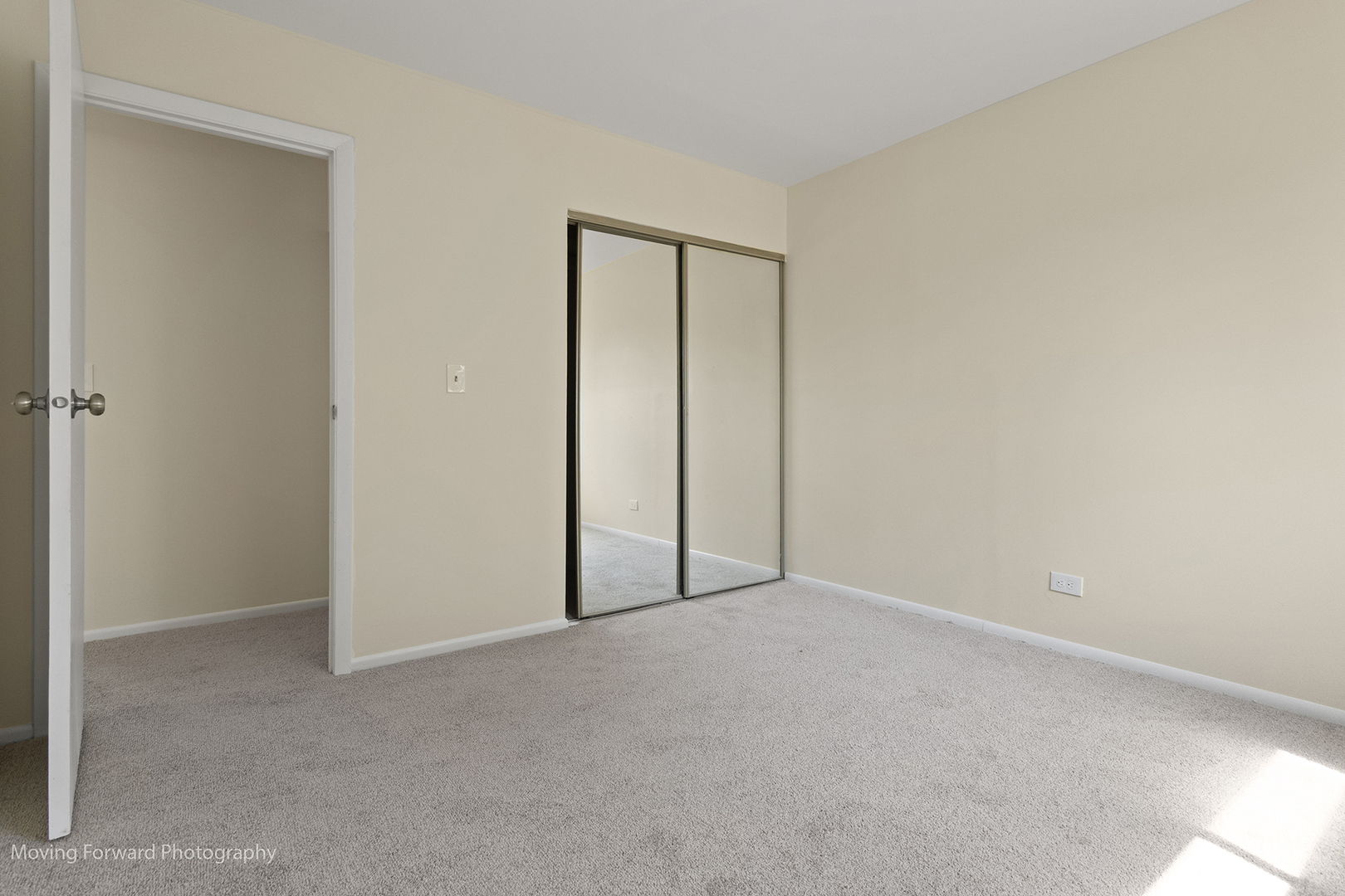 25 W Wrightwood Avenue, Glendale Heights, IL 60139