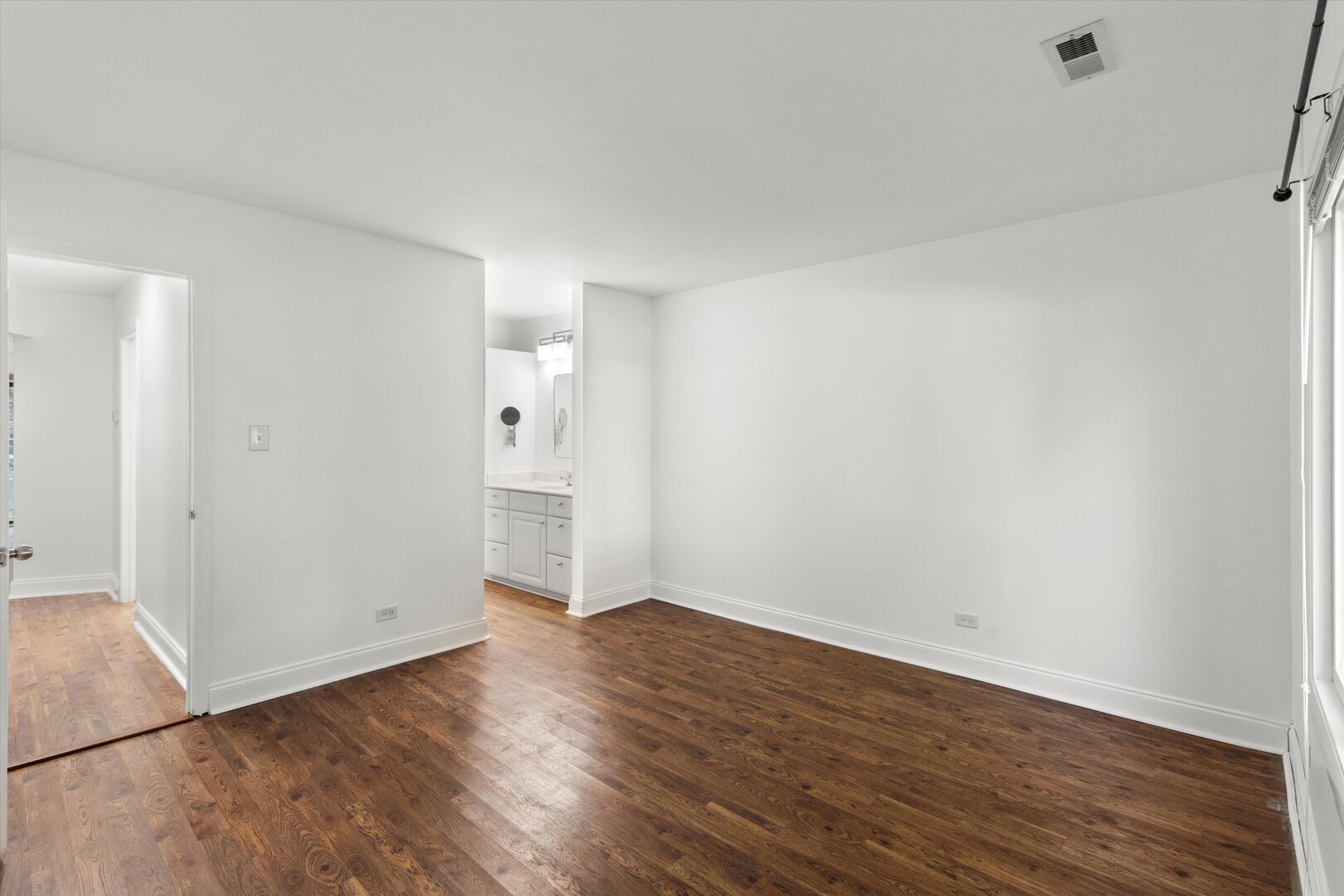 850 SHELDON Court #D, Wheaton, IL 60189