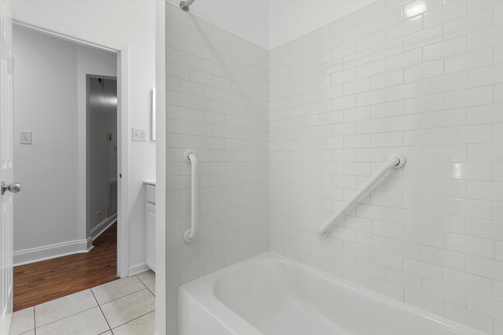 850 SHELDON Court #D, Wheaton, IL 60189