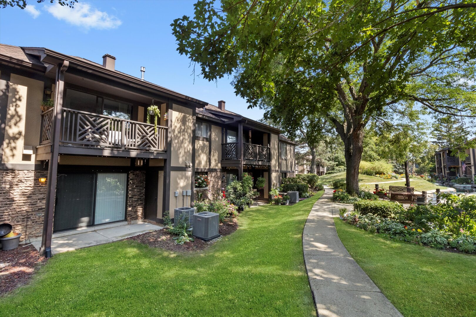 850 SHELDON Court #D, Wheaton, IL 60189