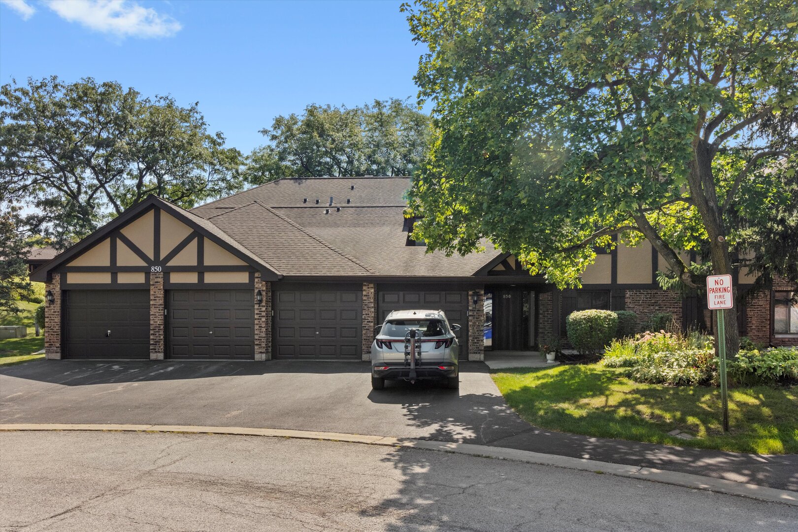 850 SHELDON Court #D, Wheaton, IL 60189