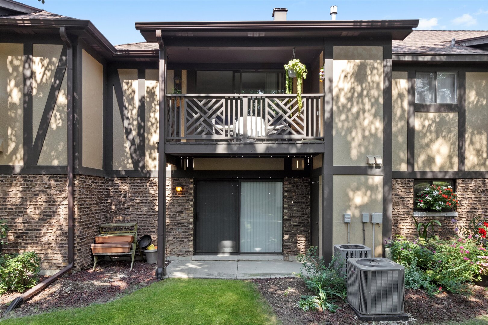 850 SHELDON Court #D, Wheaton, IL 60189