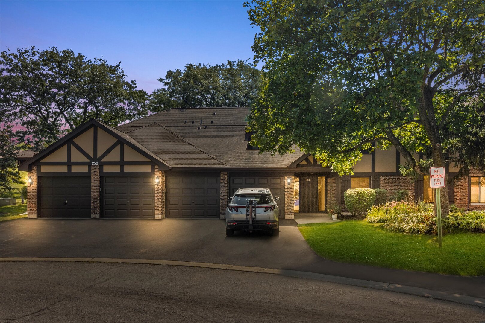 850 SHELDON Court #D, Wheaton, IL 60189