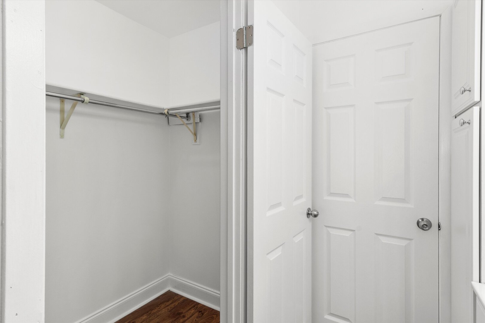 850 SHELDON Court #D, Wheaton, IL 60189