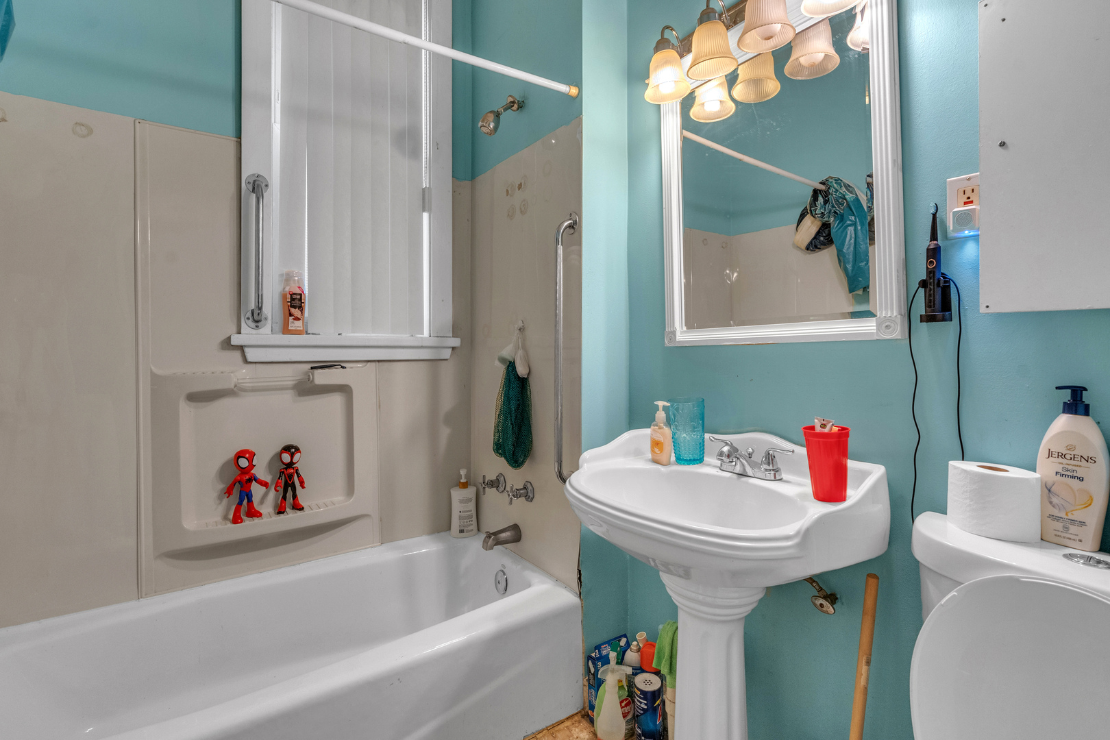 354 W Normal Parkway, Chicago, IL 60621