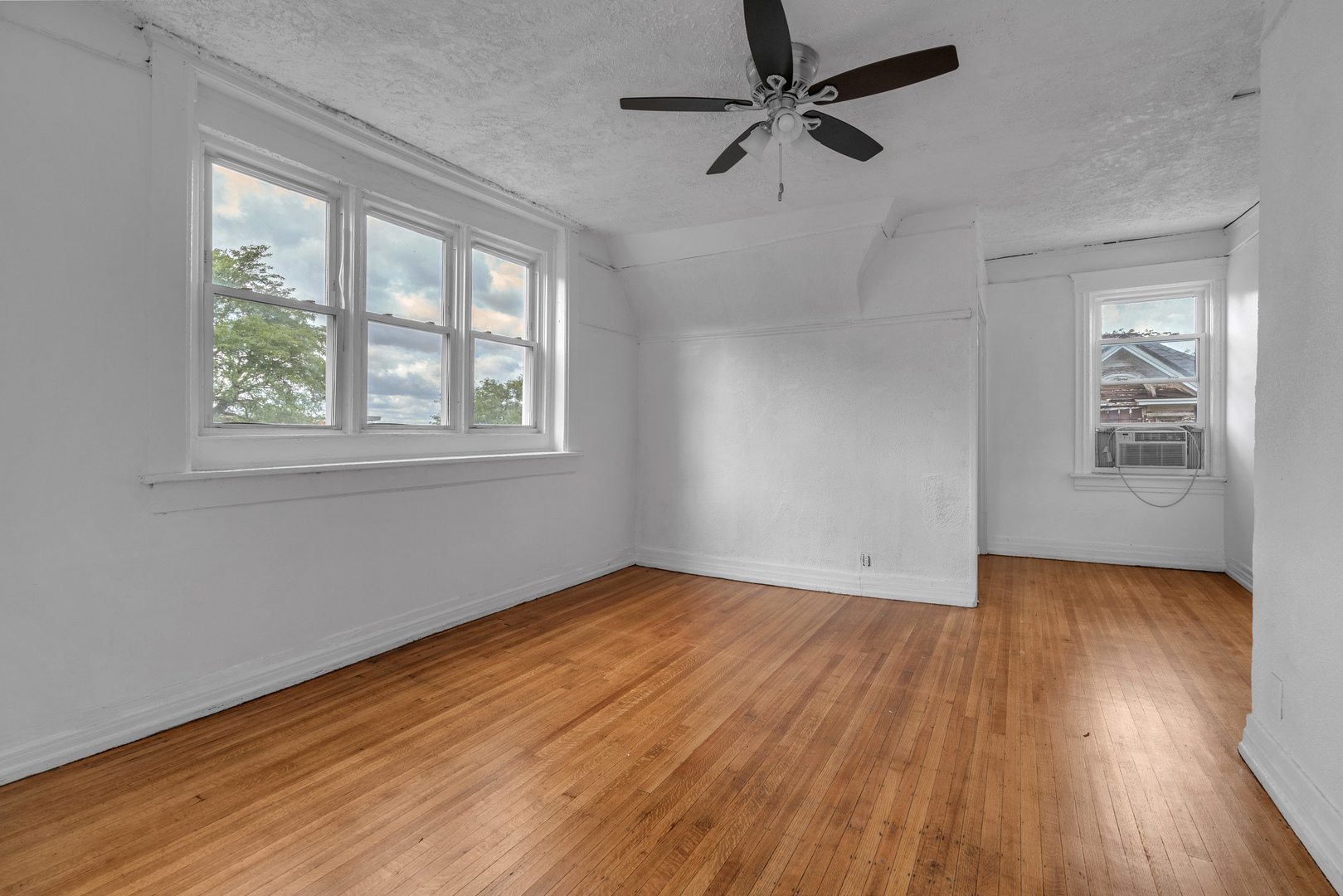 354 W Normal Parkway, Chicago, IL 60621