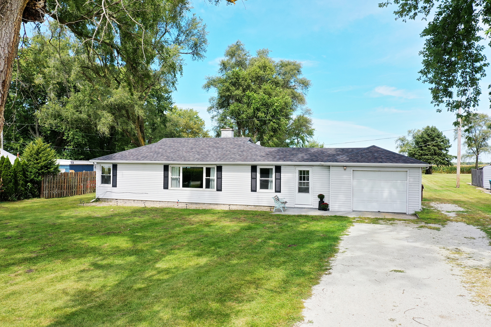 1627 W 2000S Road, Kankakee, IL 60901