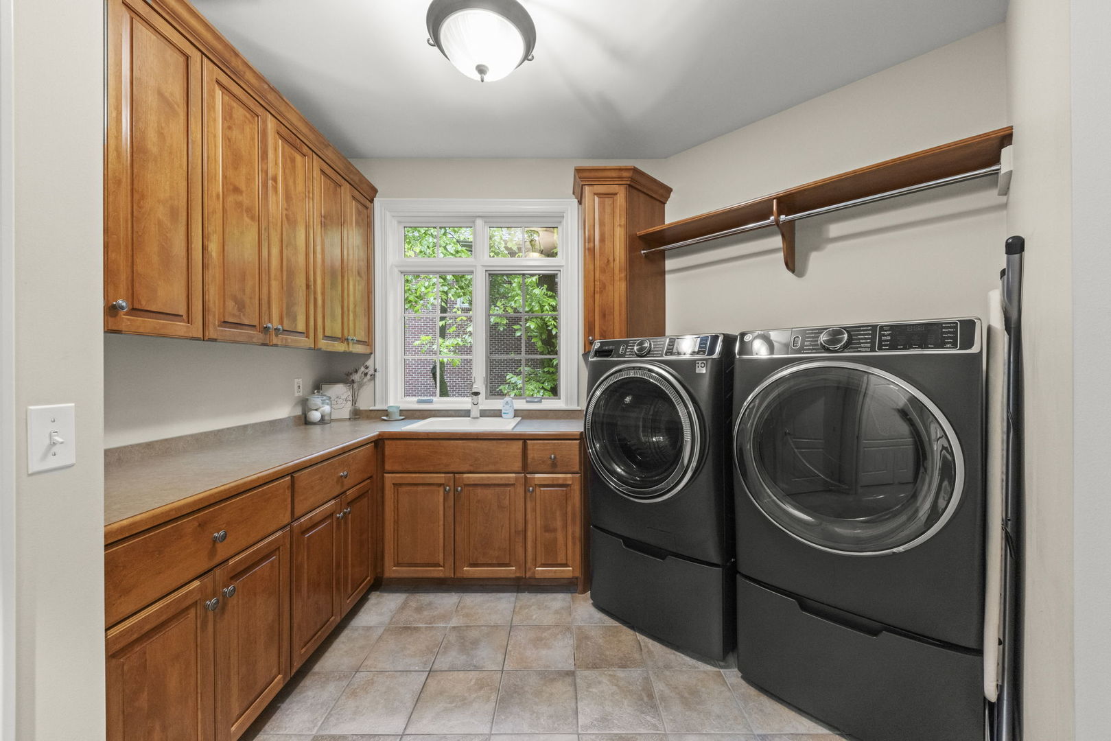 1207 Bonnema Court, Naperville, IL 60565