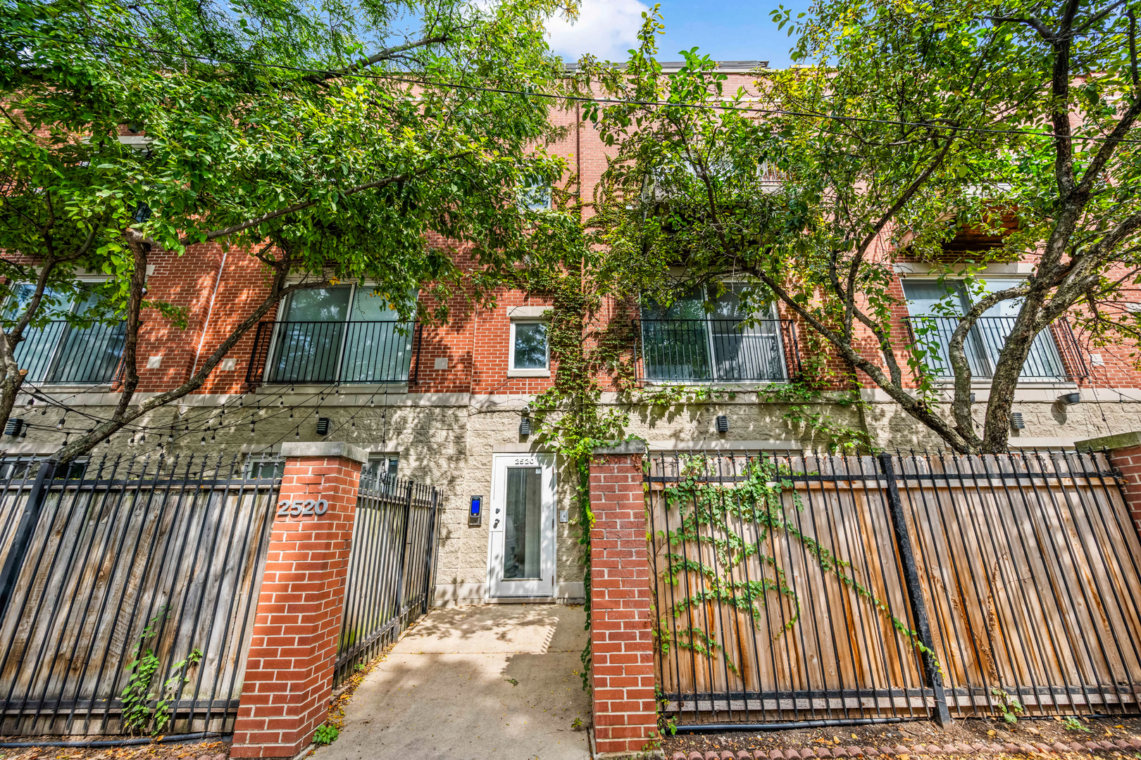 2520 W Bloomingdale Avenue #B, Chicago, IL 60647