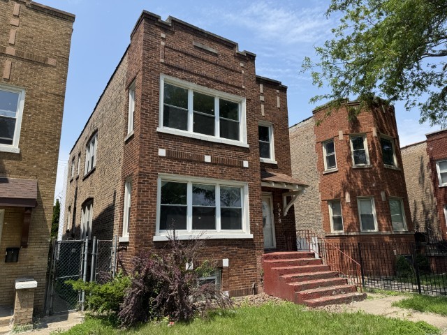 7958 S Kingston Avenue, Chicago, IL 60617