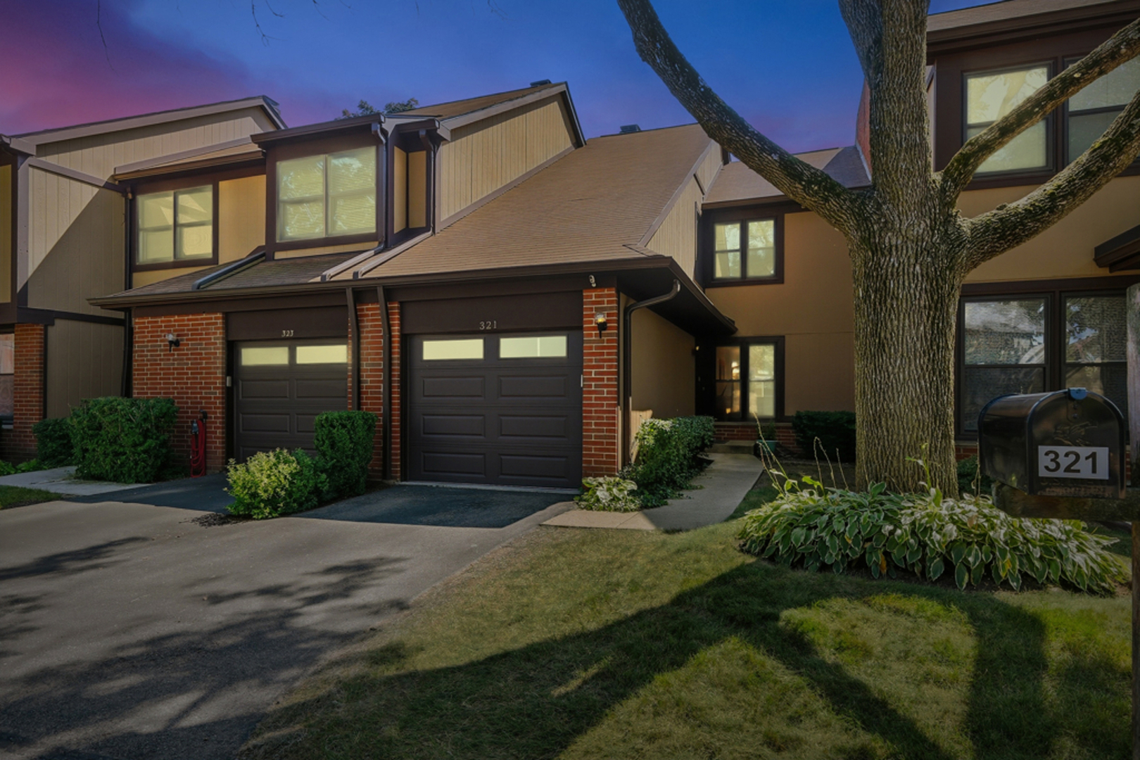 321 Forestway Lane, Wheeling, IL 60090
