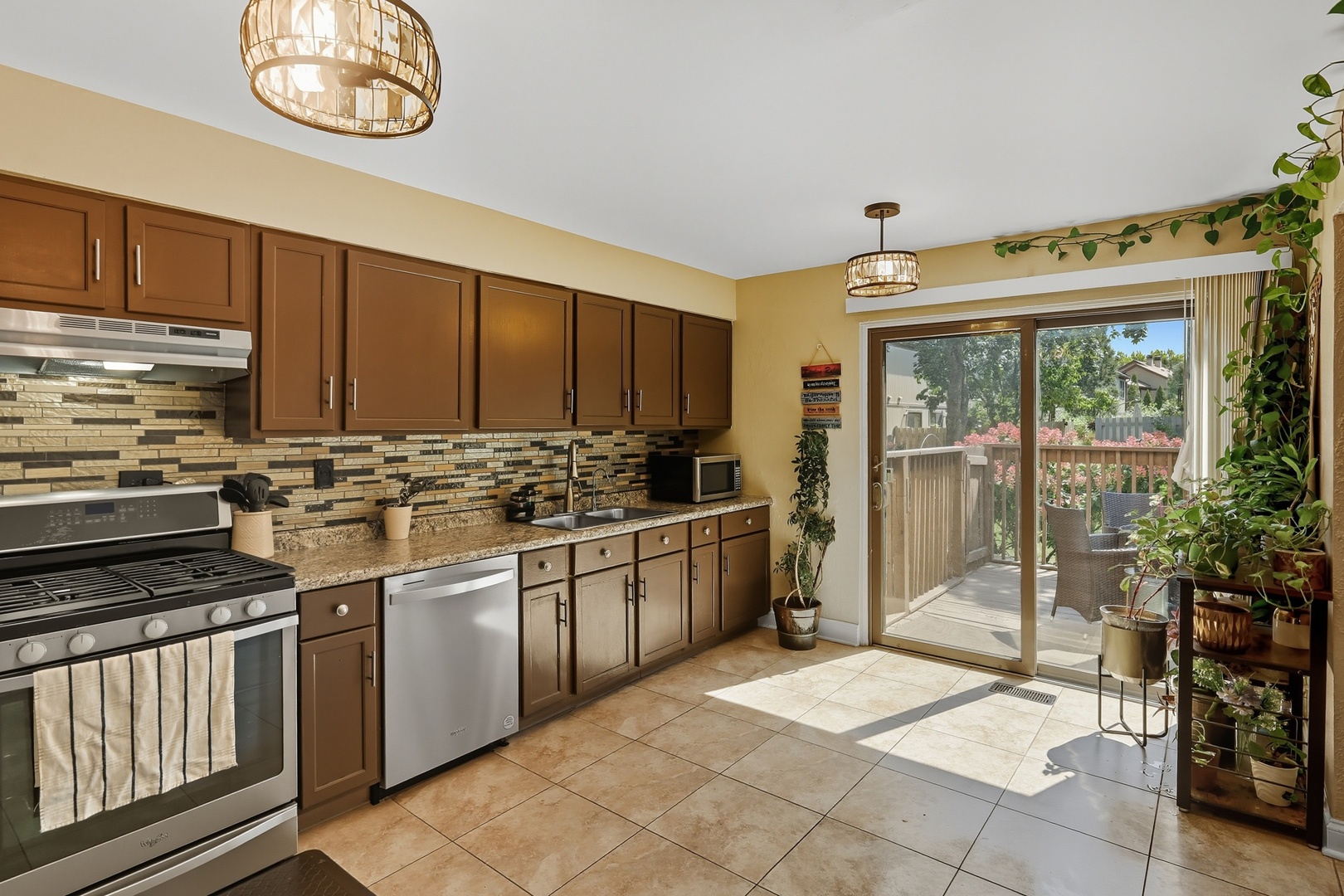 321 Forestway Lane, Wheeling, IL 60090