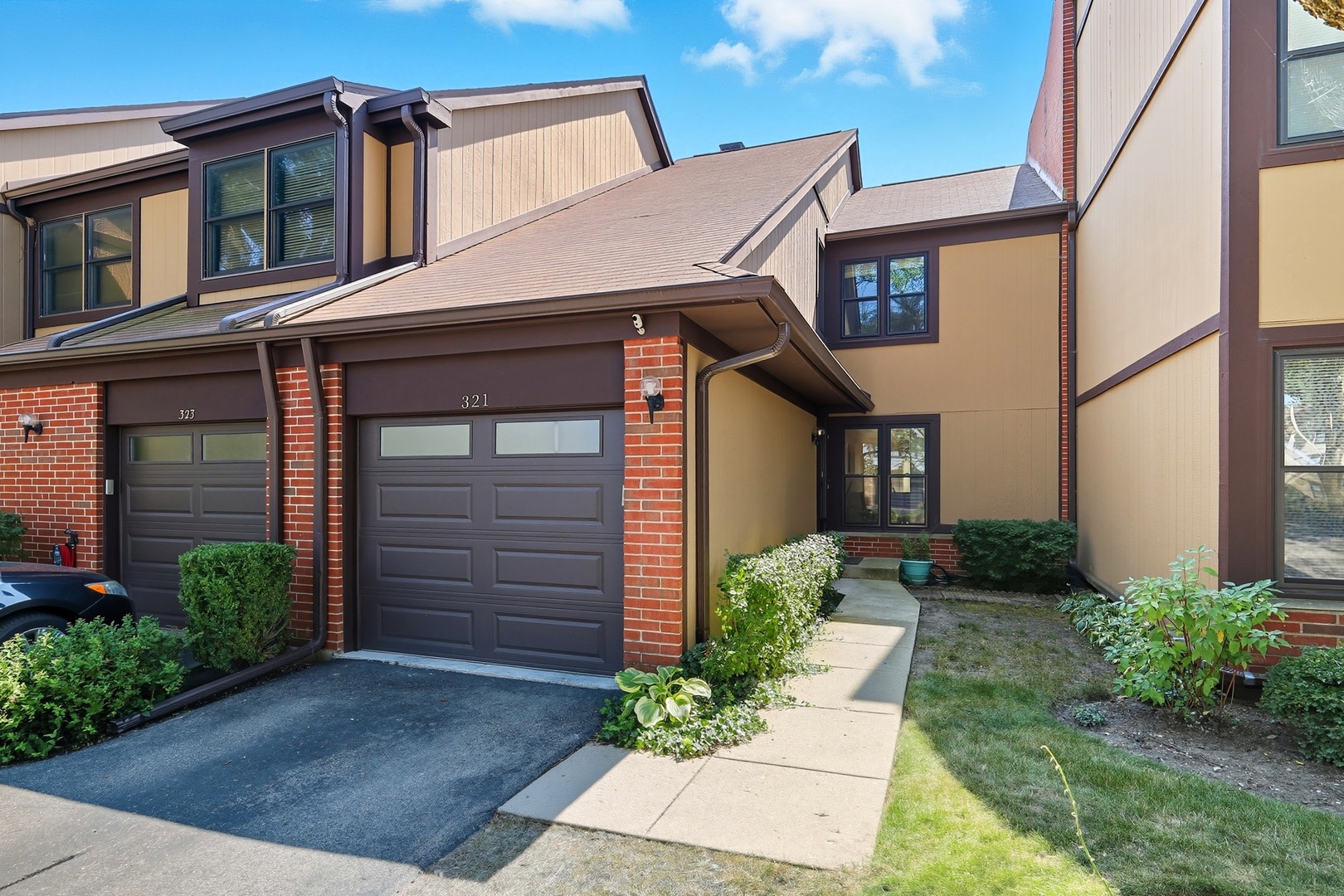 321 Forestway Lane, Wheeling, IL 60090