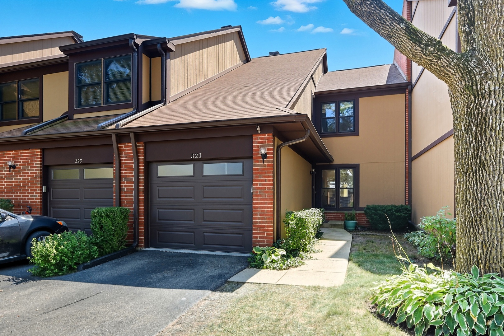 321 Forestway Lane, Wheeling, IL 60090