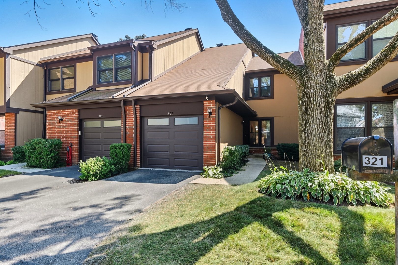 321 Forestway Lane, Wheeling, IL 60090