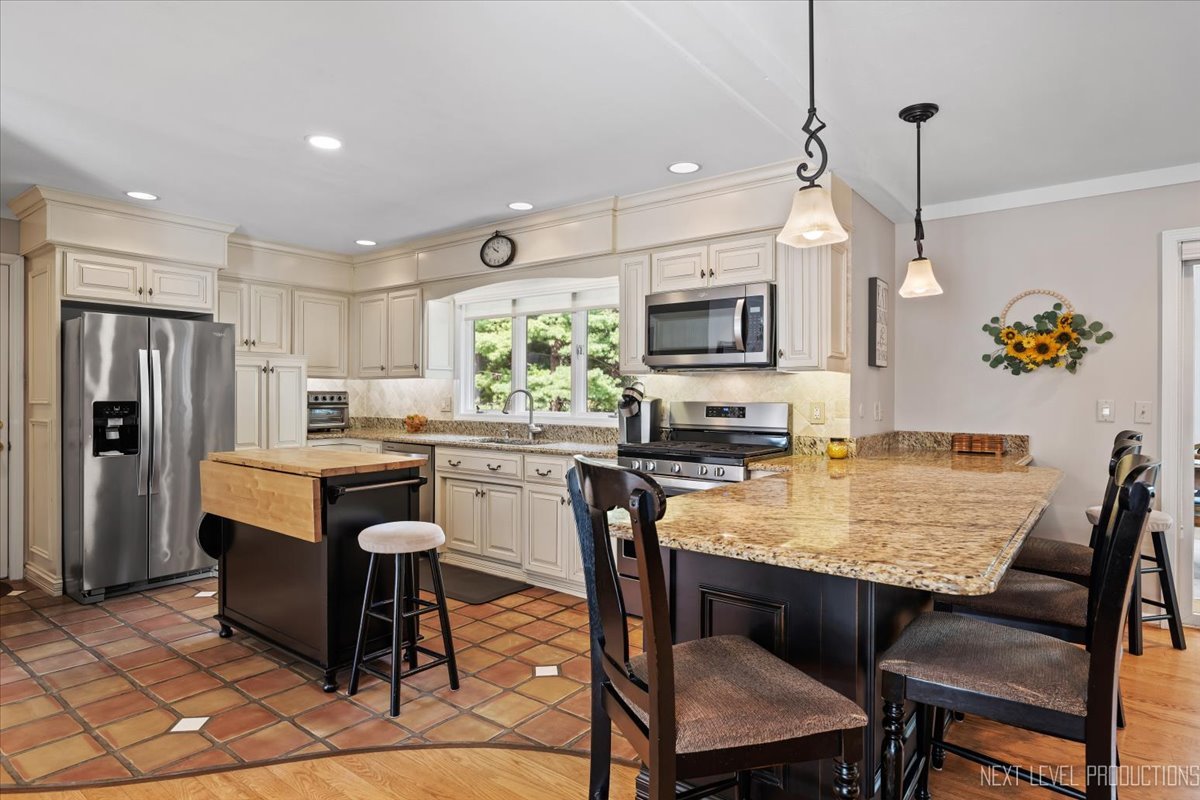 36W068 Indian Mound Road, St. Charles, IL 60174