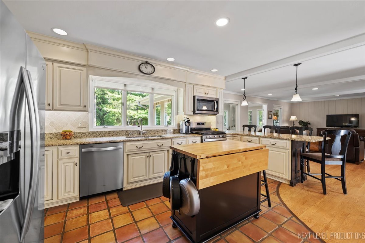36W068 Indian Mound Road, St. Charles, IL 60174