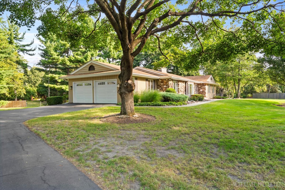 36W068 Indian Mound Road, St. Charles, IL 60174